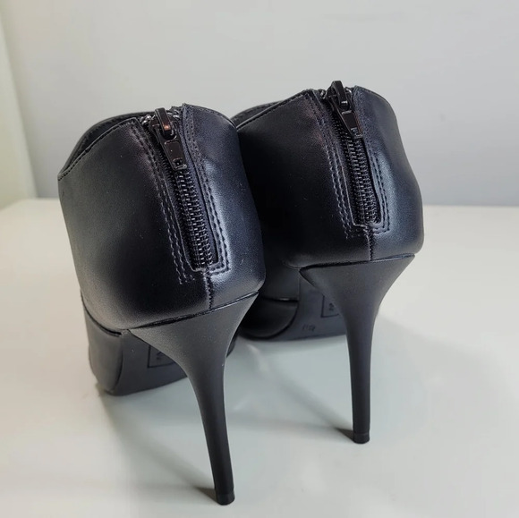 Fiona Cutout Peep Toe Black Heeled Bootie Size Women's 8W NEW with tag - Picture 4 of 9